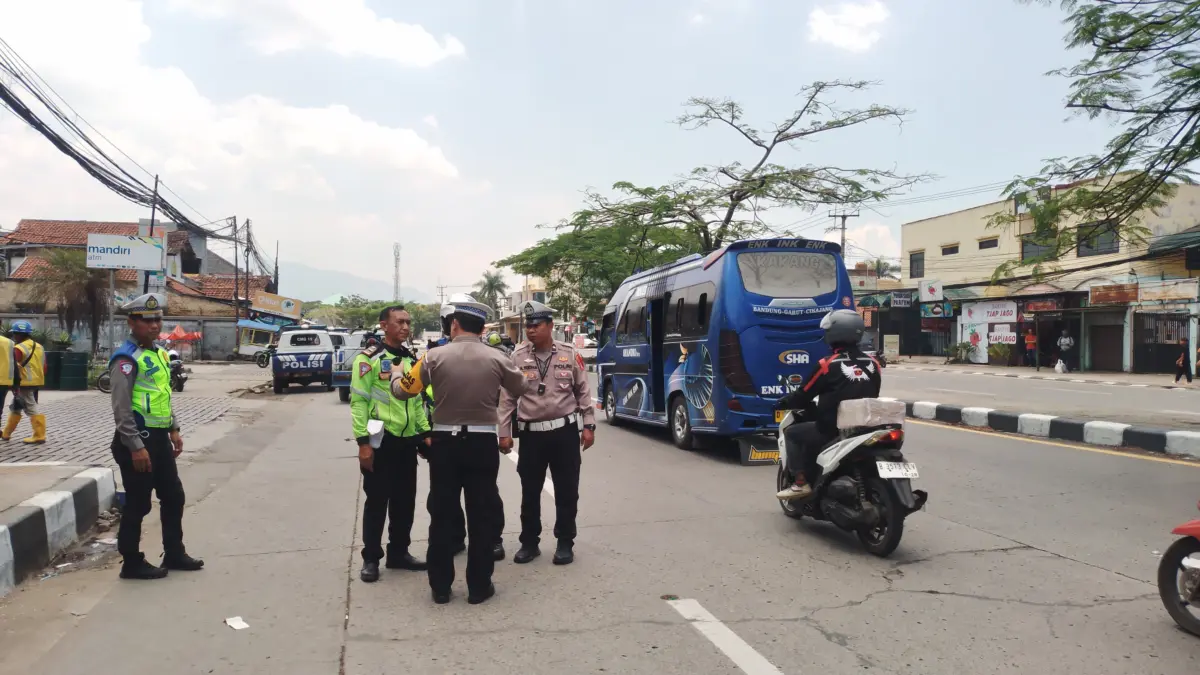 Seorang Pengendara Sepeda Motor Terlindas Truk Tronton di Jalan Raya Bandung-Garut, Korban Meninggal Dunia 