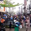 Jelang Lebaran, Kawasan Dalem Kaum Mulai Dipadati Warga