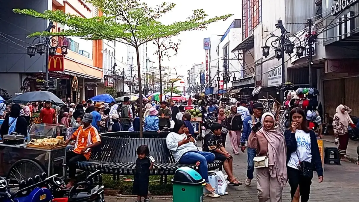 Jelang Lebaran, Kawasan Dalem Kaum Mulai Dipadati Warga Jelang Lebaran, Kawasan Dalem Kaum Mulai Dipadati Warga