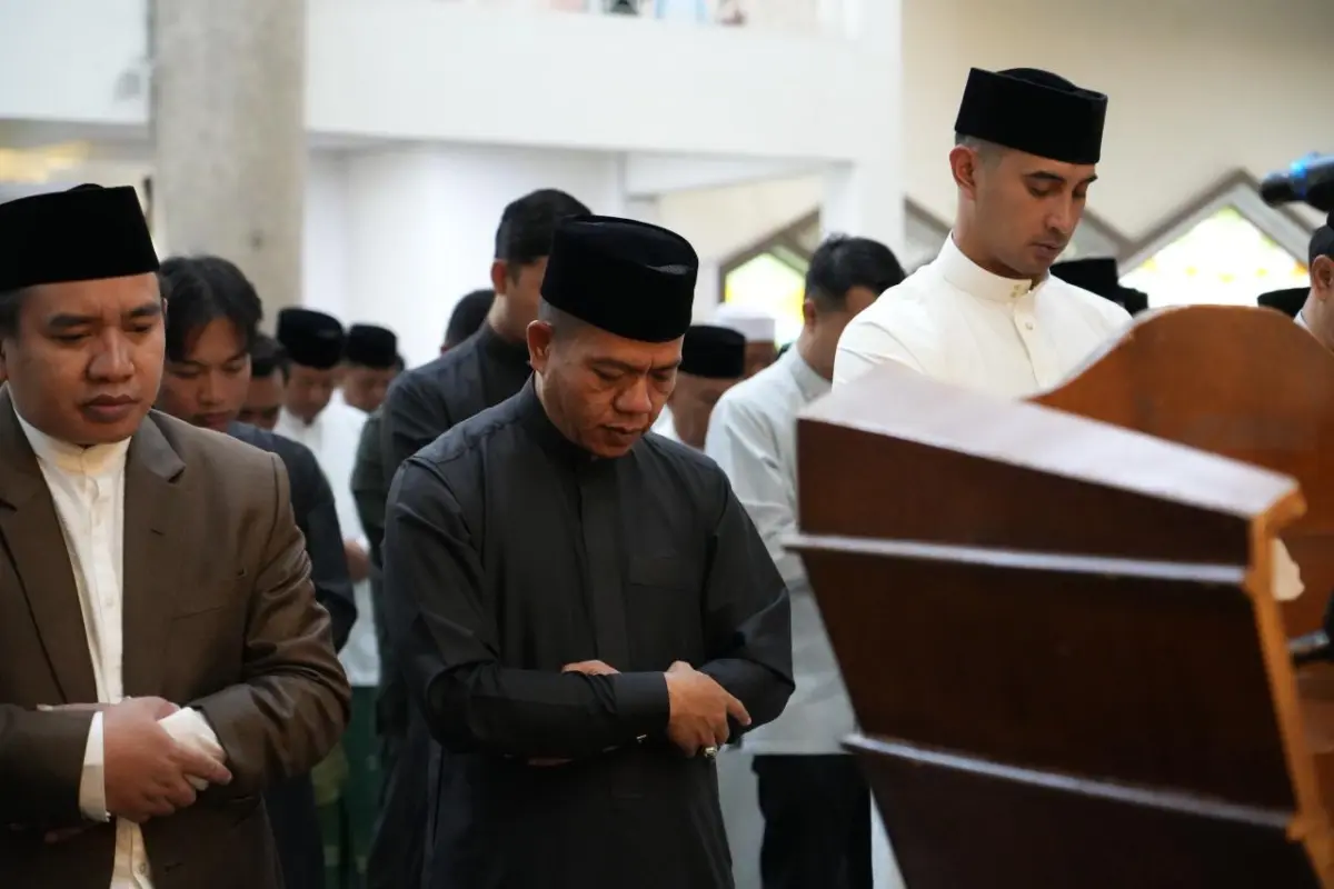 Kang DS Shalat Idulfitri di Masjid Al Fathu, Sampaikan Capaian dan Komitmen Pembangunan – jabarekspres.com