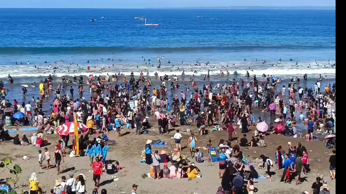H+2 Lebaran Pantai Pangandaran Masih Dibanjiri Wisatawan, 41 Ribu Kendaraan Masuk ke 6 Lokasi