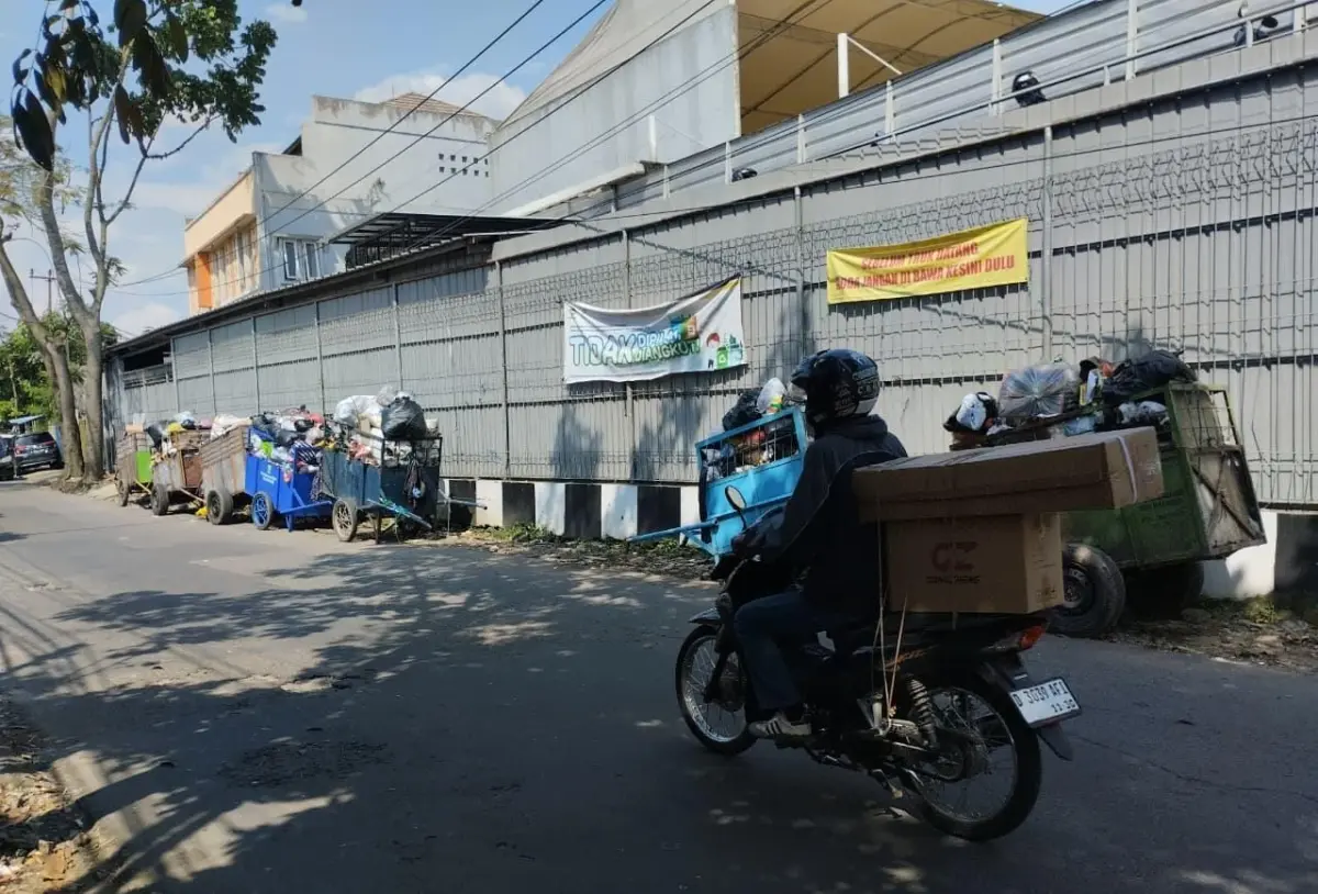 Sampah di Bandung Mulai Terurai, Pengangkutan ke TPA Sarimukti Kembali Berjalan – jabarekspres.com