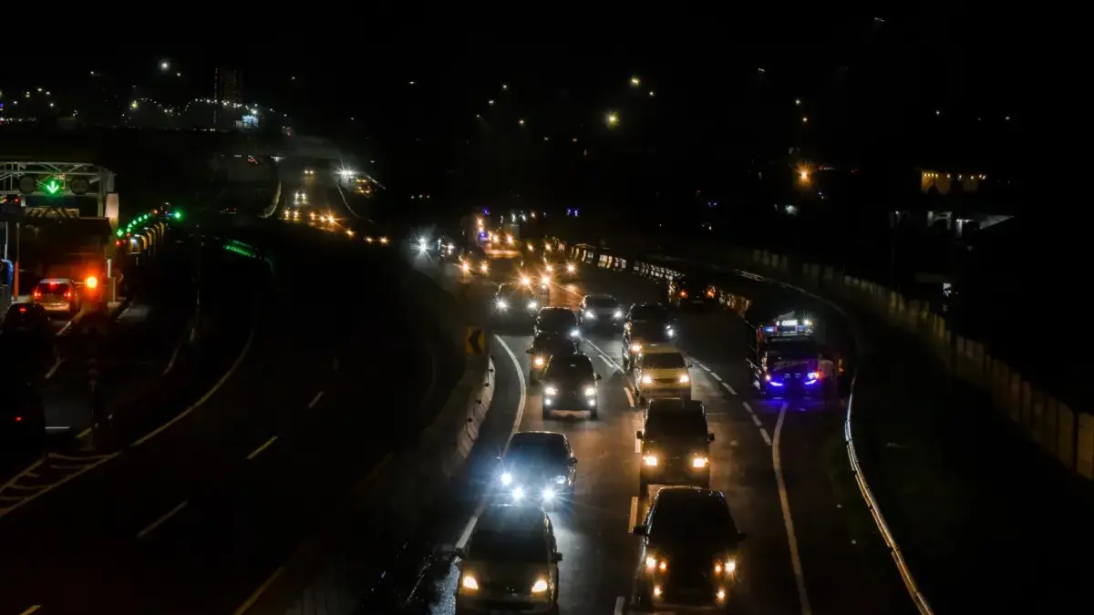 Tak Hanya Arus Balik, Jalan Raya Bandung-Garut Arah Cileunyi Juga Dipadati Wisatawan Lokal Tak Hanya Arus Balik, Jalan Raya Bandung-Garut Arah Cileunyi Juga Dipadati Wisatawan Lokal