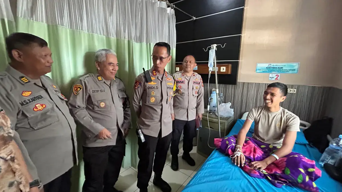 Dua Personel Tumbang saat Ops Ketupat 2026, Kapolres Banjar Jenguk ke RS PMC
