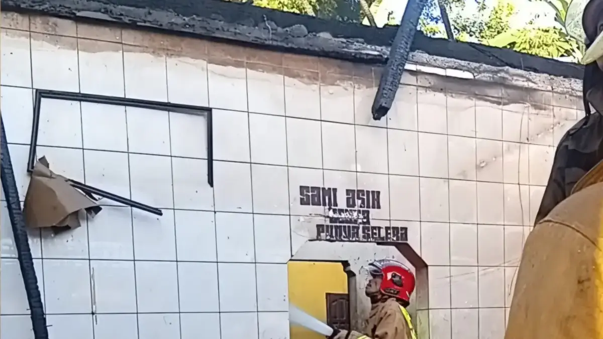 Diduga Akibat Korsleting Listrik, Warteg di Citeureup Ludes Terbakar Diduga Akibat Korsleting Listrik, Warteg di Citeureup Ludes Terbakar