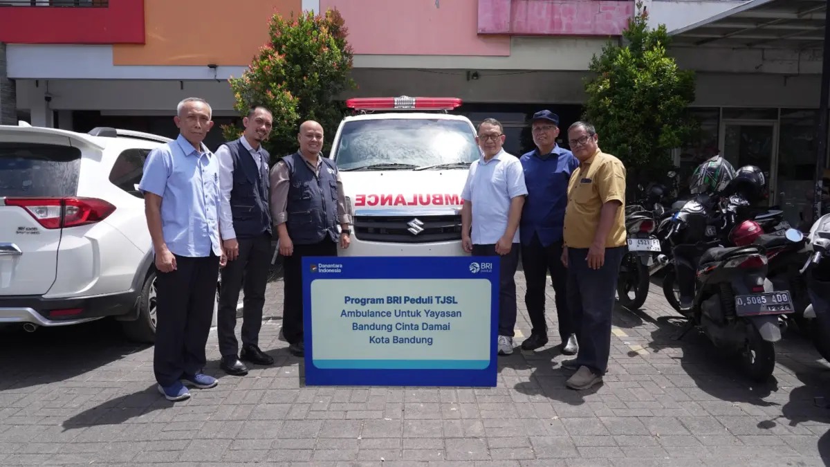 Wujudkan Kepedulian Sosial, BRI Serahkan Bantuan Ambulans untuk Yayasan Bandung Cinta Damai  