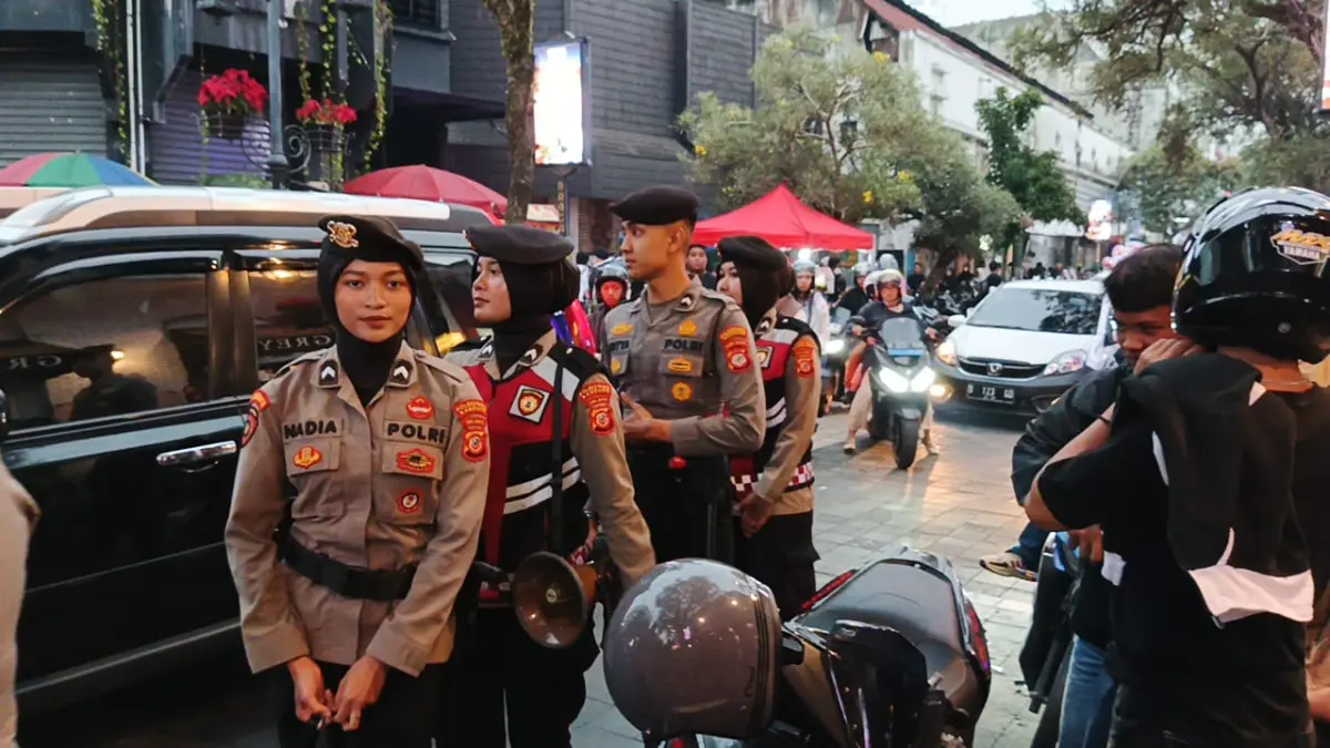 Hadir di Kawasan Braga, Polrestabes Bandung Jamin Keamanan Wisatawan Hadir di Kawasan Braga, Polrestabes Bandung Jamin Keamanan Wisatawan