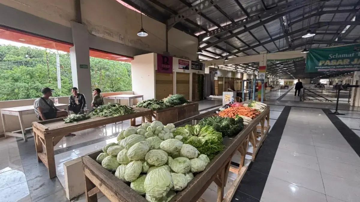 Operasional PKL Eks Pasar Bogor di Pasar Jambu Dua Dimulai Malam Ini, Satu Pedagang Sudah Buka Lapak Operasional PKL Eks Pasar Bogor di Pasar Jambu Dua Dimulai Malam Ini, Satu Pedagang Sudah Buka Lapak