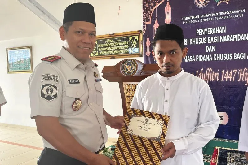 Lebaran Jadi Momen Harapan Baru, 452 Warga Binaan Lapas Garut Dapat Remisi, 2 Langsung Bebas! Suasana Lebaran di Lapas Kelas IIA Garut tahun ini terasa lebih hangat. Sebanyak 452 warga binaan mendapat kad