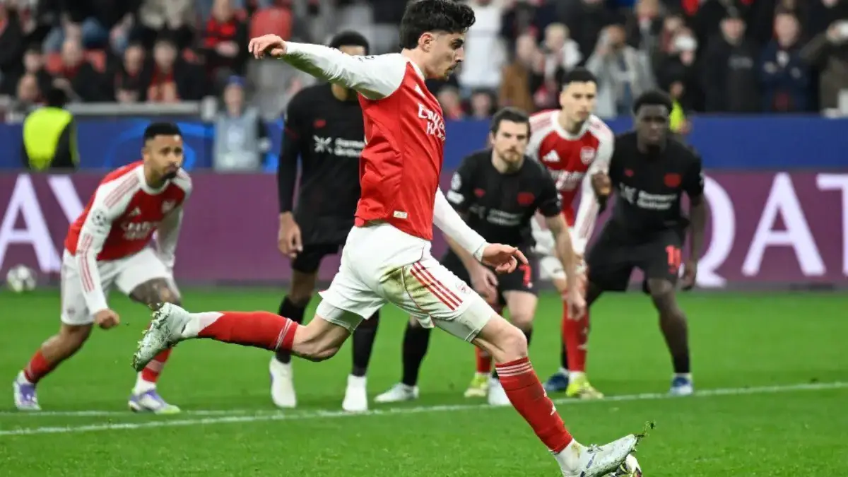 Kai Havertz eksekusi penalti dalam pertandingan Leverkusen vs Arsenal.
