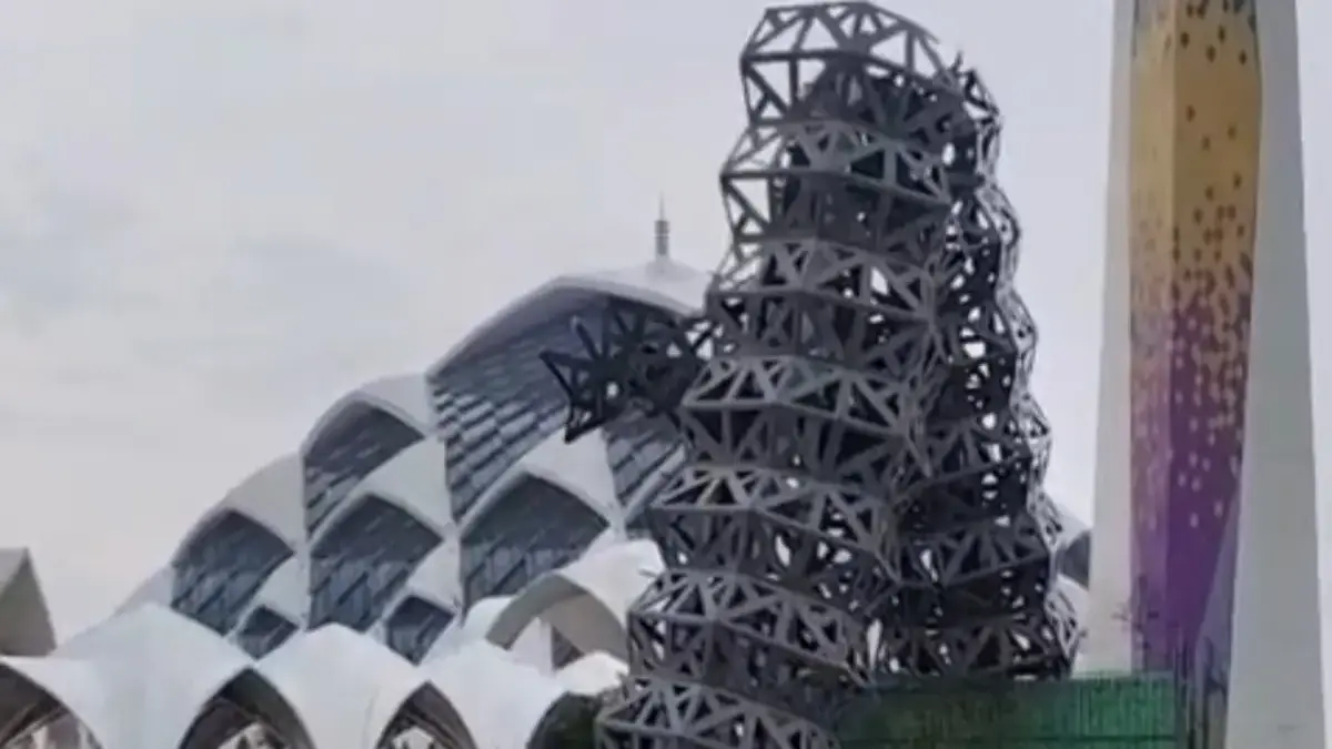 Tower di Area Masjid Al Jabbar Roboh Usai Diterjang Puting Beliung Kamis Sore