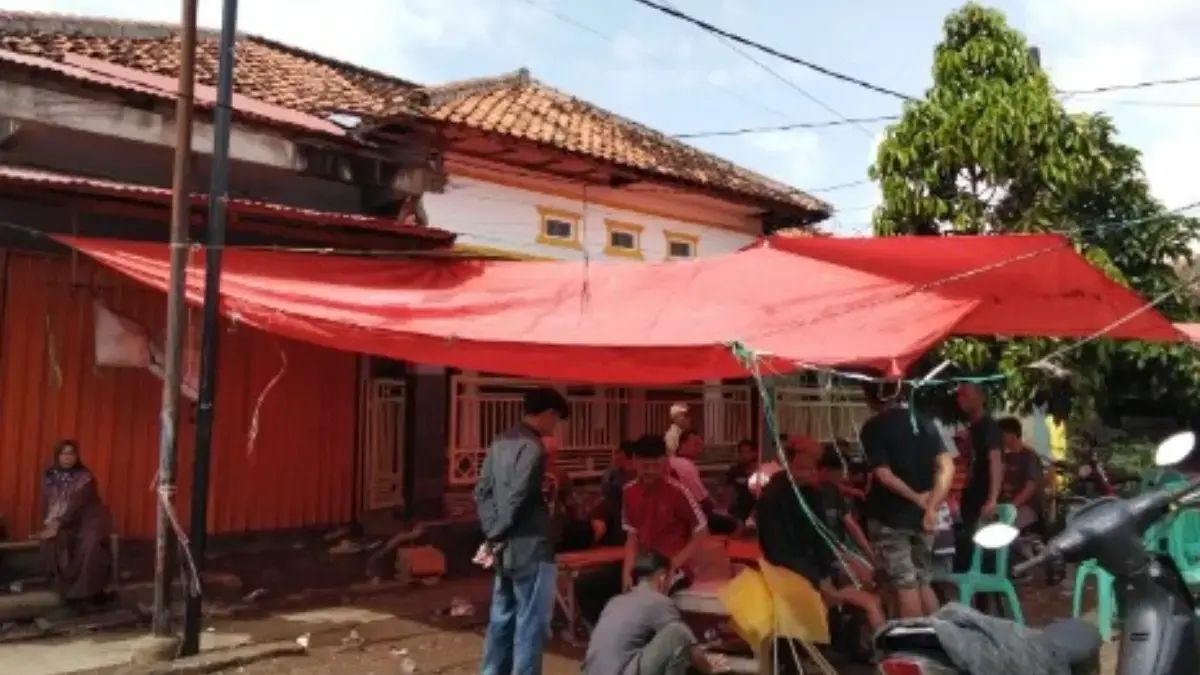 Seluruh Anggota Keluarga jadi Korban Travel Masuk Jurang di Majalengka, Tetangga Tunggu Kepulangan Jenazah Seluruh Anggota Keluarga jadi Korban Travel Masuk Jurang di Majalengka, Tetangga Tunggu Kepulangan Jenazah