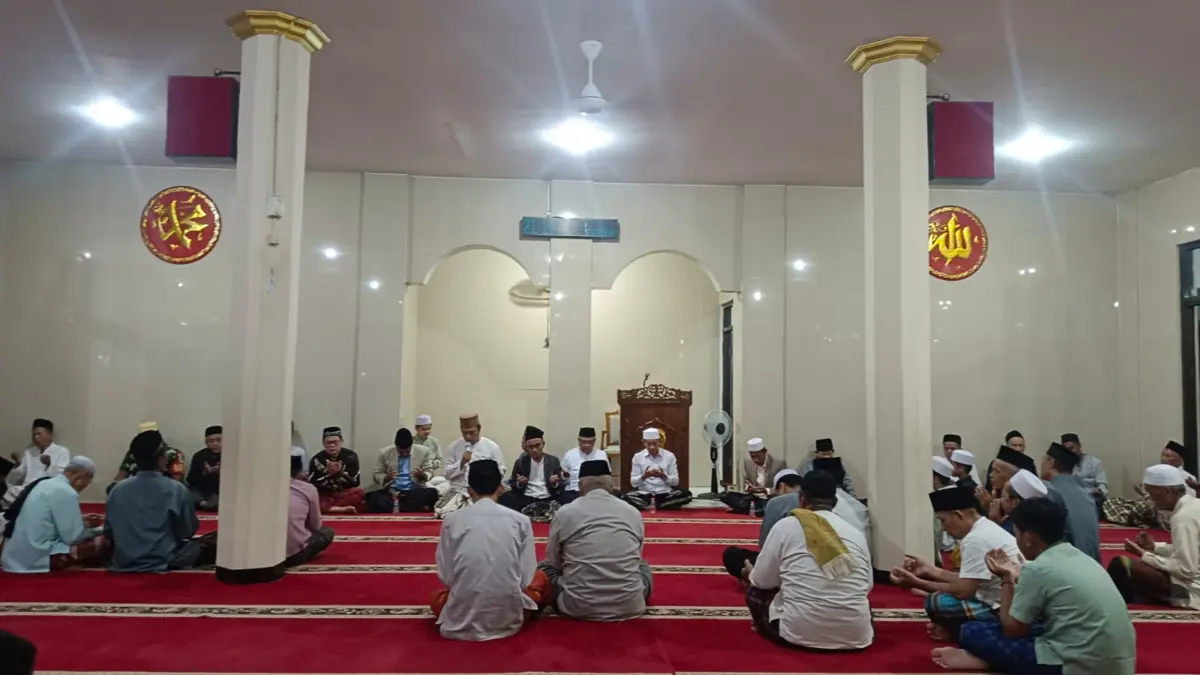 Gaya ‘Rock and Roll’ Generasi Muda Warnai Tarawih Keliling Perdana di Pabuaran Semangat generasi muda mewarnai pelaksanaan tarawih keliling (tarling) perdana yang digelar Majelis Ulama