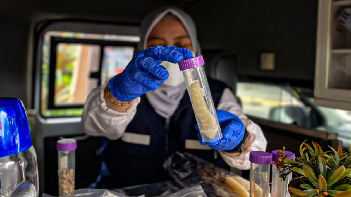 BPOM Bandung saat uji sampel jajanan takjil di Lembang, Bandung Barat. Dok BPOM Bandung