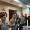 Kapolres Bogor AKB Wikha Ardilestanto mengungkapkan motif kasus pembunuhan yang menimpa pasangan suami istri (
