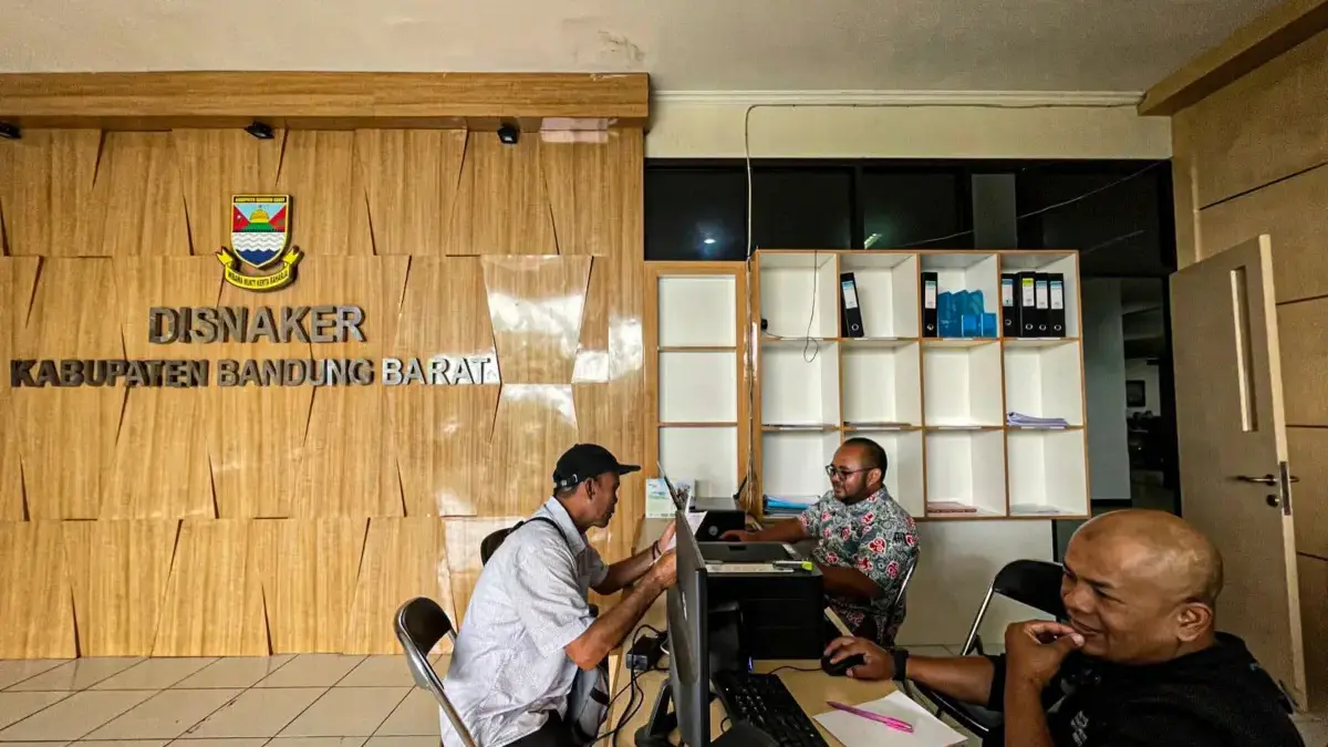 Situasi Geopolitik Memanas, Disnaker KBB Imbau PMI Tetap Waspada Kantor Dinas Tenaga Kerja (Disnaker) Kabupaten Bandung Barat di Kecamatan Ngamprah. Dok Jabar Ekspres/Suwitno