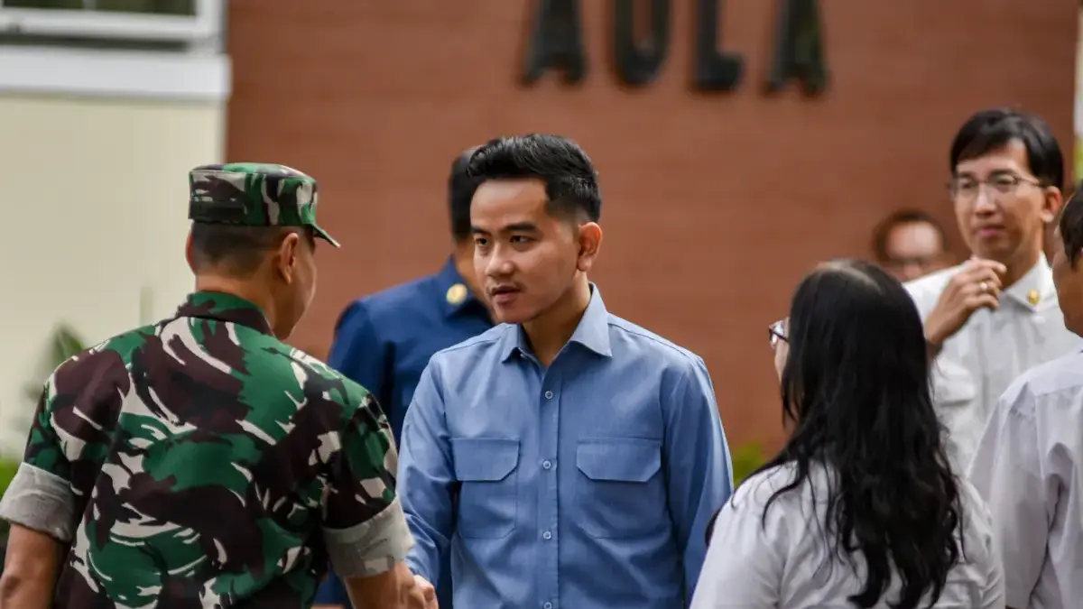 Wapres Gibran Rakabuming Raka Tinjau Program Scientech dan E-Sport di SMP Santo Yusup Bandung