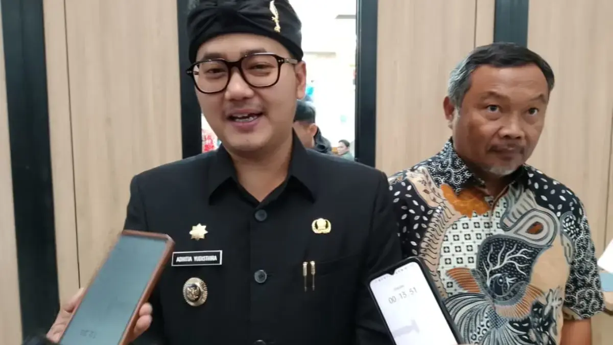 Wakil Wali kota Cimahi, Adhitia Yudhistira dan Plt Harian Ketua PSSI Cimahi, Barkah Setiawan saat ditemui