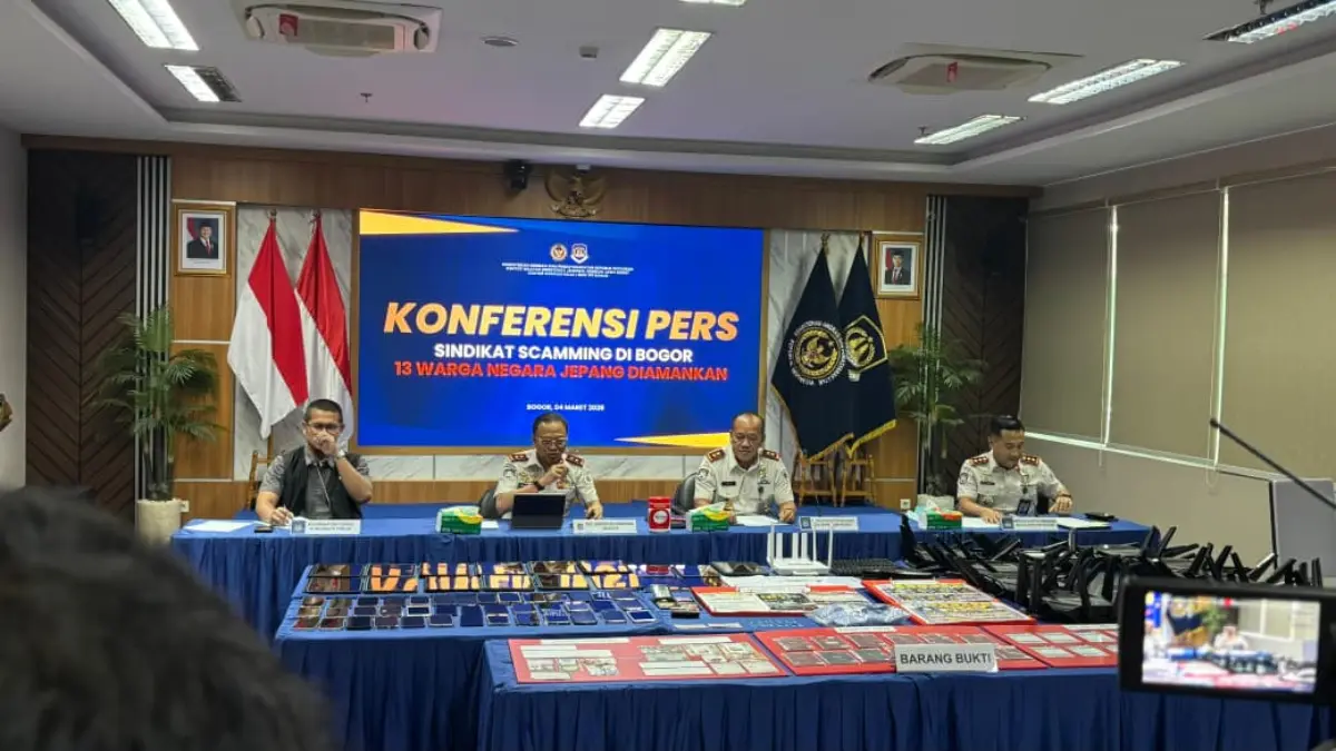 Konferensi pers terkait pengungkapan dugaan penipuan daring atau online scamming yang melibatkan WN Jepang