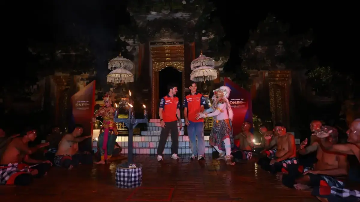 Disambut Tari Kecak, Pebalap Honda di MotoGP Lanjut Kopdar Bareng Bikers Bali Disambut Tari Kecak, Pebalap Honda di MotoGP Lanjut Kopdar Bareng Bikers Bali