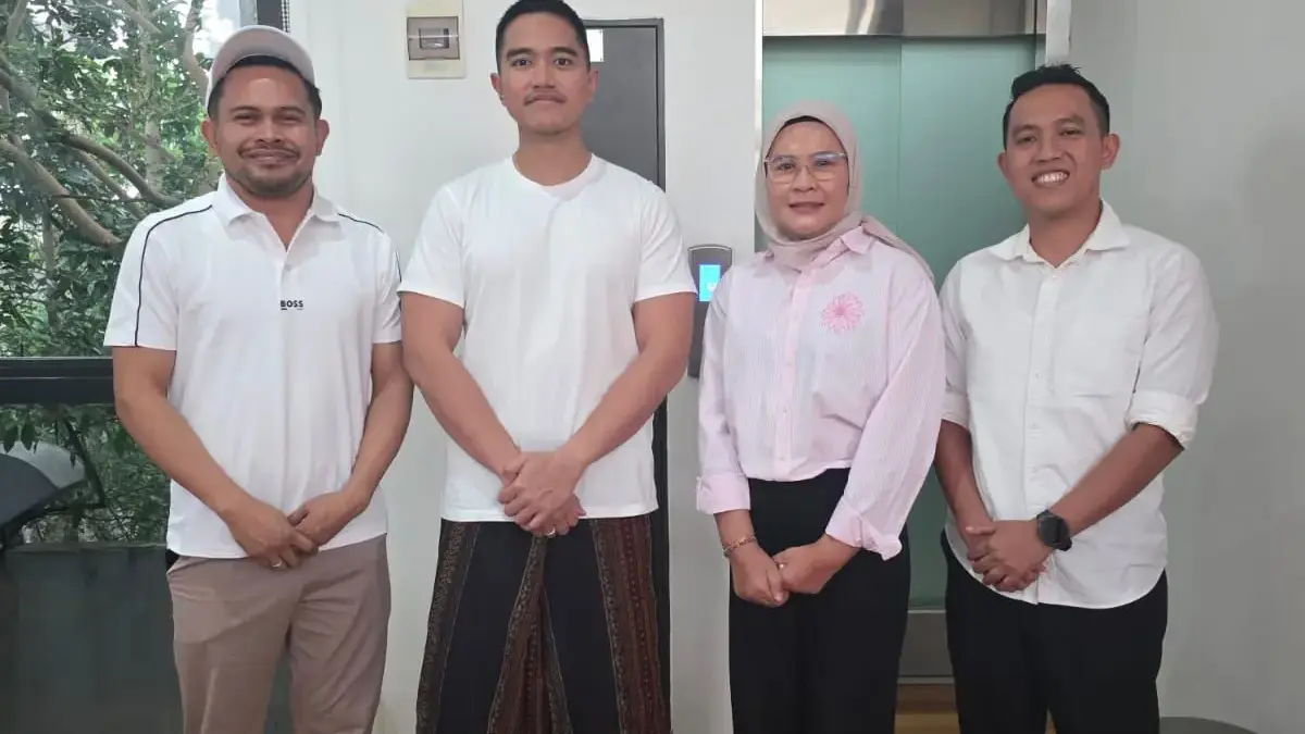 Nina Bahtiar, putri dari mantan Kapolri Jenderal (Purn) Dai Bachtiar (dua kanan), Ketua Umum PSI Kaesang Panga
