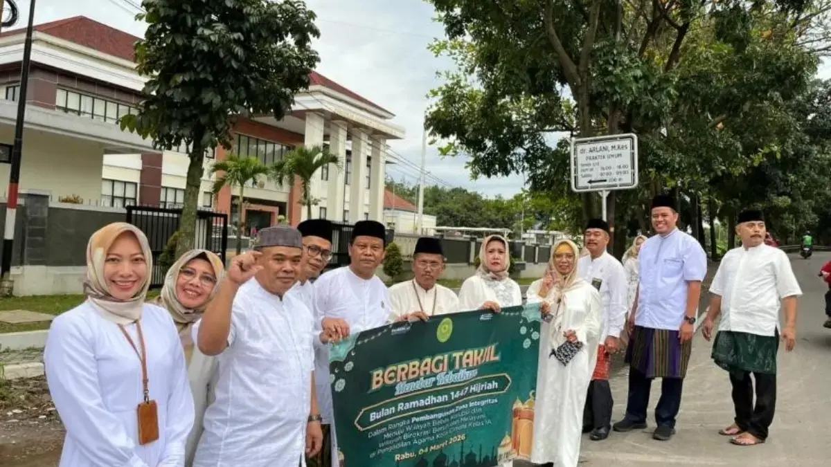 PA Cimahi Turun ke Jalan, Lakukan Public Campaign Sambil Berbagi Takjil