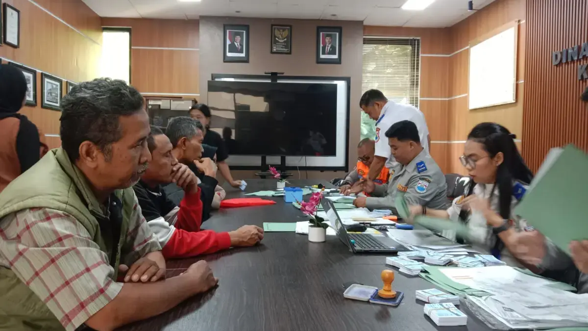 Pendaftar Mudik Gratis Cimahi 2026 Membludak, Dishub Lakukan Verifikasi Peserta Para Peserta Mudik Gratis Pemkot Cimahi 2026 saat Verivikasi Data Sebelum Keberangkatan (mong)