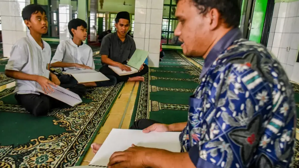 Belajar Membaca Al-Qur’an Braille dalam Pesantren Ekologi di Yayasan Wyataguna