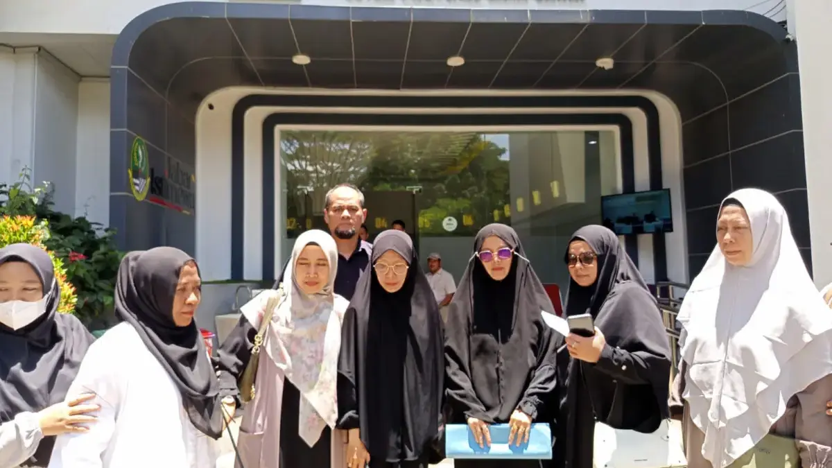 Dedi Mulyadi Cabut Izin SMK IDN Bogor, Wali Murid Geruduk Gedung Sate