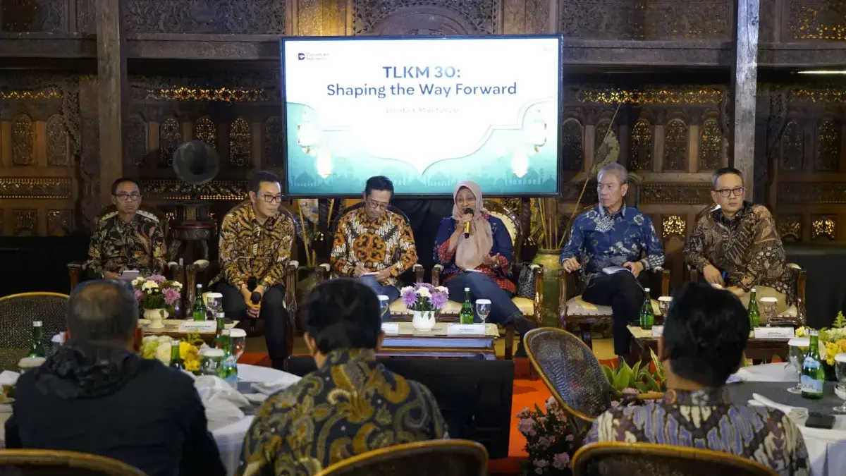 Direktur IT Digital Telkom Faizal Rochmad Djoemadi, Direktur Wholesale & International Service Telkom Budi Sat