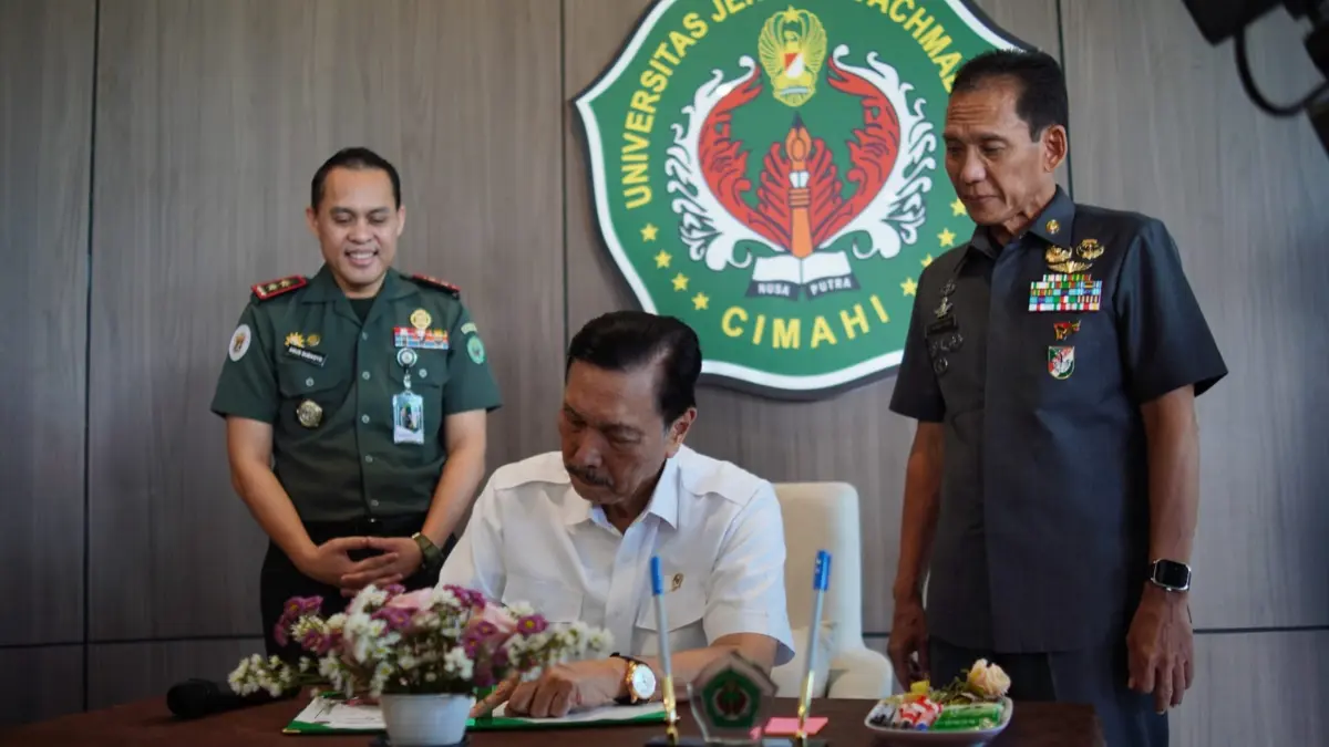 Luhut Soroti Konflik Global, Negara Maju Disebut Dalang Banyak Perang Ketua Dewan Ekonomi Nasional (DEN) Luhut Binsar Pandjaitan usai Mengisi Kuliah Umum di Unjani Cimahi