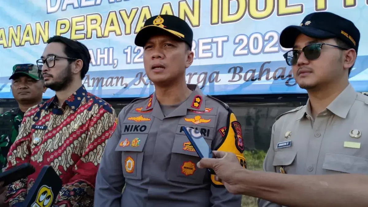 Kapolres Cimahi, AKBP Niko N Adi Putra saat Menjelaskan Titik Trouble Spot yang Berpotensi Picu Kemacetan Mudi