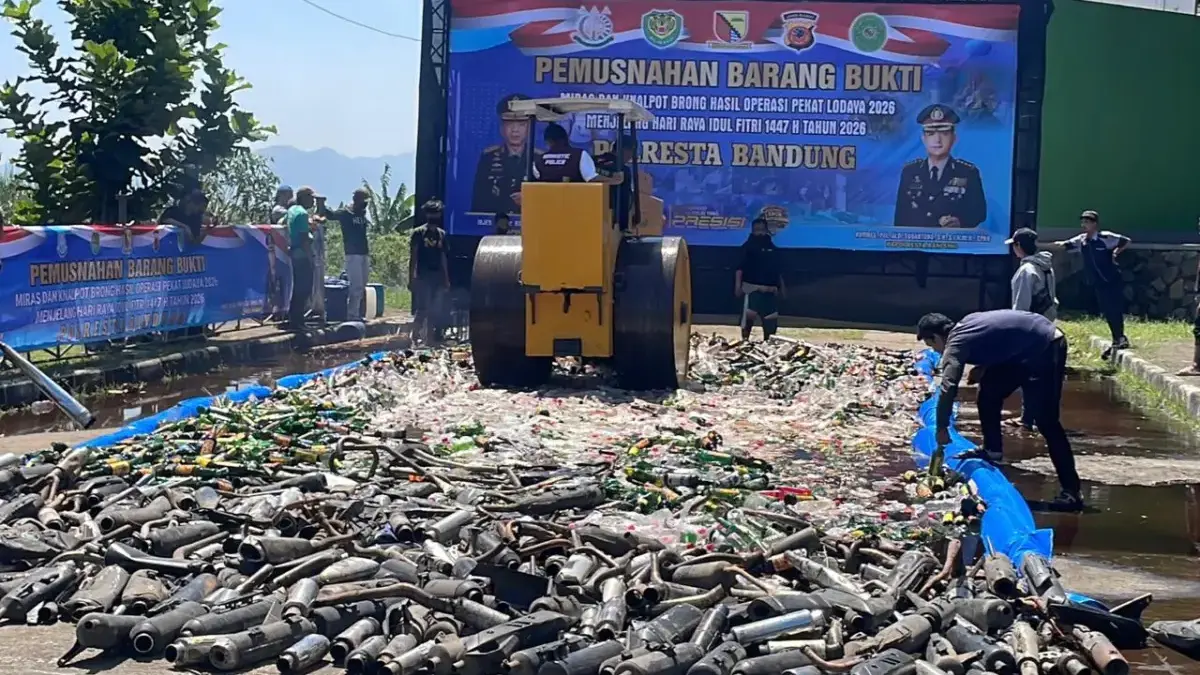 Polresta Bandung Musnahkan 14.999 Botol Miras dan 2.000 Knalpot Brong Jelang Lebaran