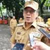 REALISASI THR ASN: Wali Kota Cimahi, Ngatiyana, saat memberikan keterangan terkait pencairan THR bagi aparatur