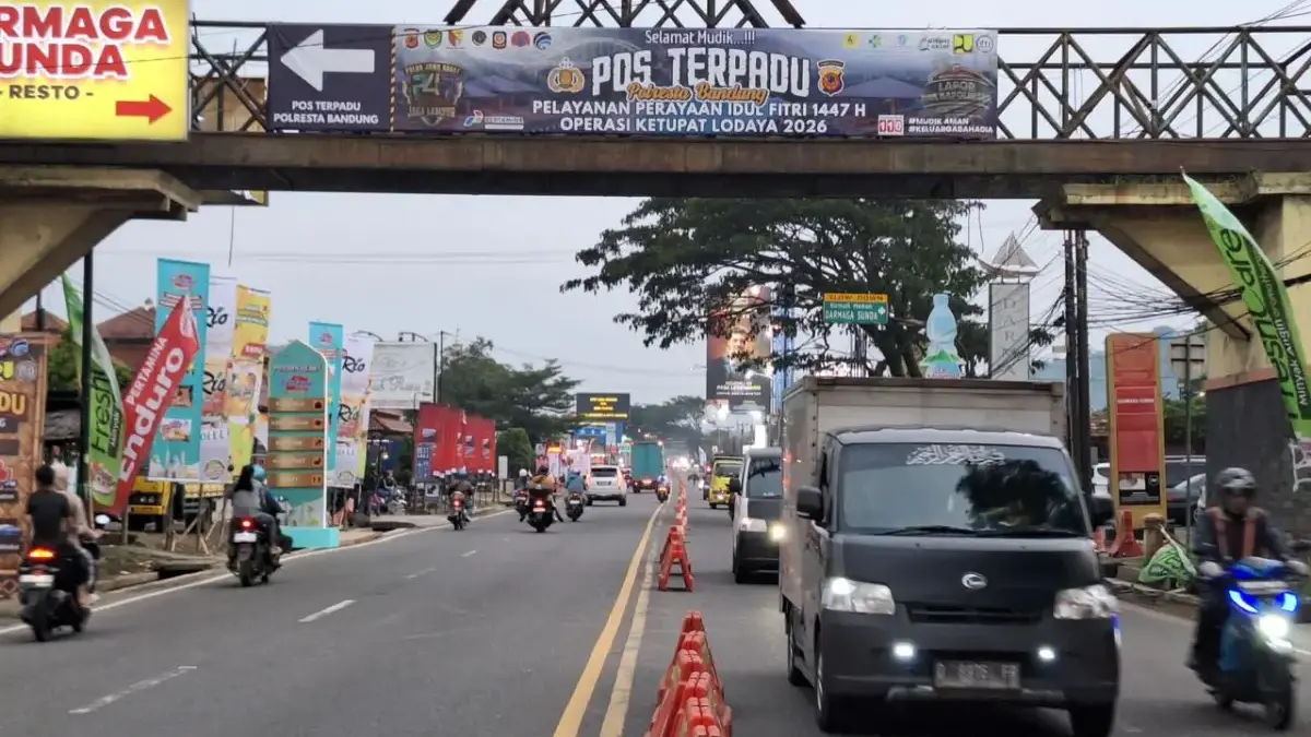 Kondisi kendaraan yang melintas di jalur Nagreg, Minggu (15/3/2026). Foto Agni Ilman Darmawan