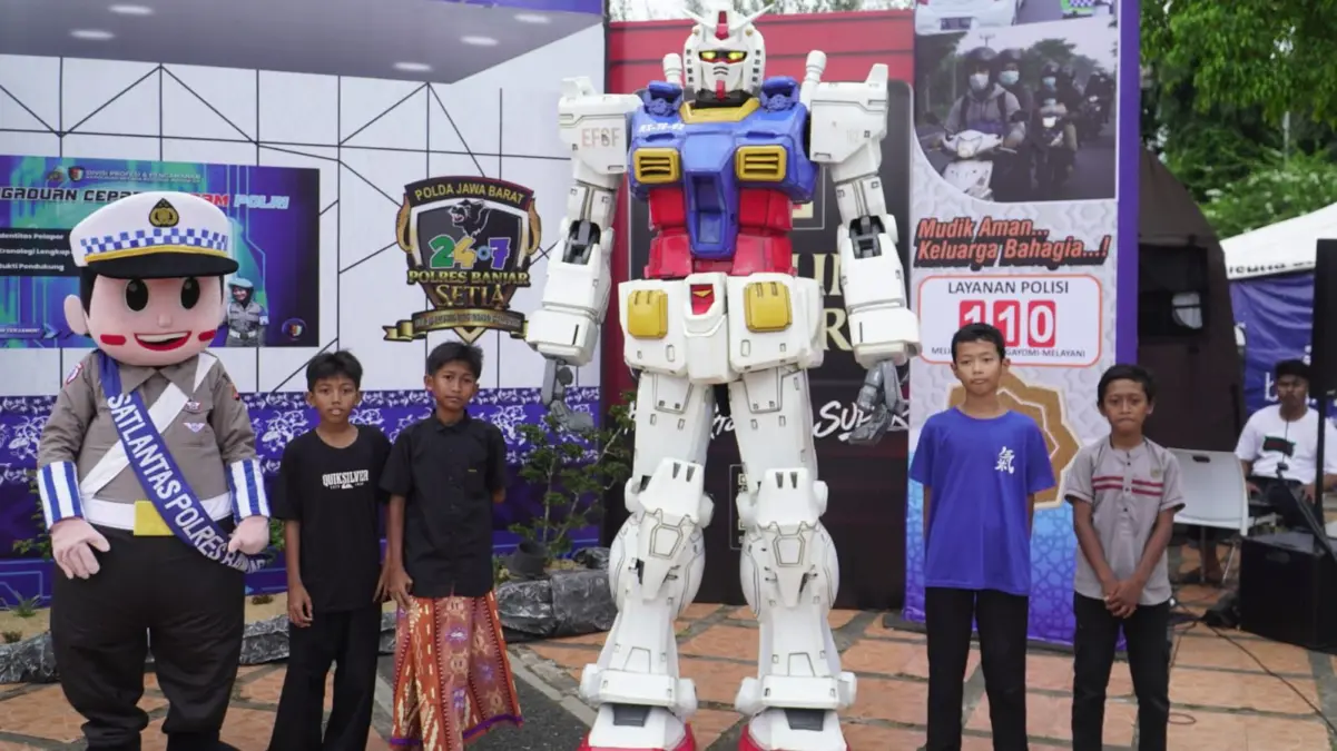 Unik, Pos Mudik di Banjar Ini Beri Layanan Pijat Gratis hingga Dijaga Robot! Unik, Pos Mudik di Banjar Ini Beri Layanan Pijat Gratis hingga Dijaga Robot!