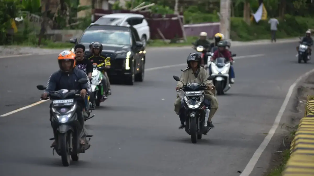 Kendaraan pemudik melintas pada H-1 Idul Fitri 1447 H di Nagreg, Kabupaten Bandung, Jumat (20/3)