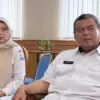 Kepala Badan Kepegawaian dan Pengembangan Sumber Daya Manusia Daerah (BKPSDM), Siti Fatonah dan Asisten Admini