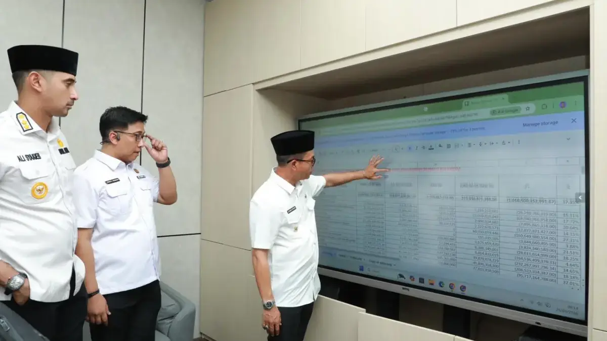 Bupati Bandung Dadang Supriatna melakukan inspeksi mendadak (sidak) ke Badan Pendapatan Daerah (Bapenda)