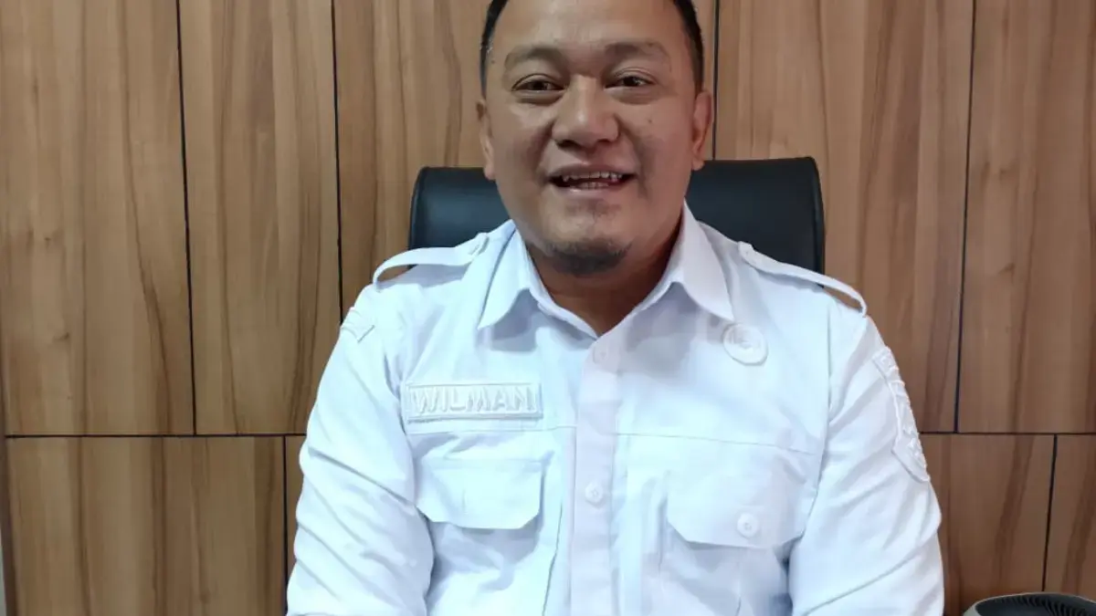 DPUPR Cimahi Kucurkan Rp9 Miliar untuk Perbaikan Drainase di 15 Ruas Jalan Kepala Dinas PUPR Cimahi, Wilman Sugiansyah saat Diwawancarai Jabar Ekspres soal Drainase di Cimahi (mong)