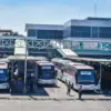 Pemudik menunggu pemberangkatan bus di Terminal Leuwipanjang, Kota Bandung, Rabu (25/3)