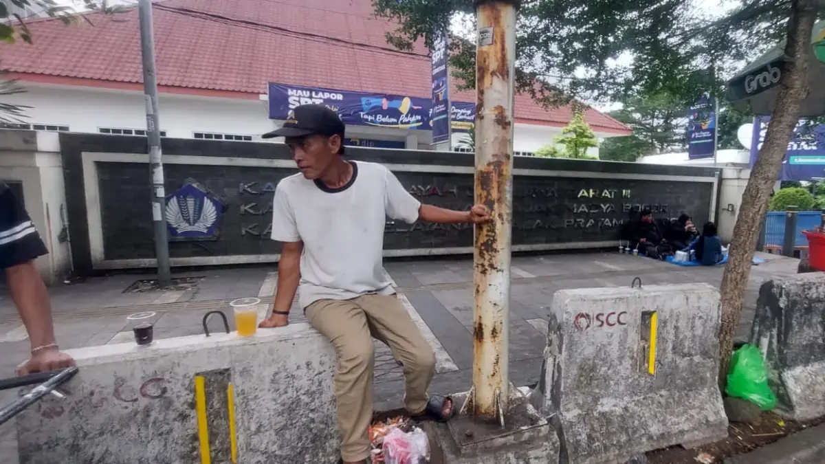 Cegah Parkir Liar, Akses Trotoar di Depan KPP Pratama Bogor Ditutup Barrier Beton Akses Trotoar di samping Mall BTM, tepatnya di depan Kantor Pelayanan Pajak (KPP) Pratama Bogor, Jalan Juanda