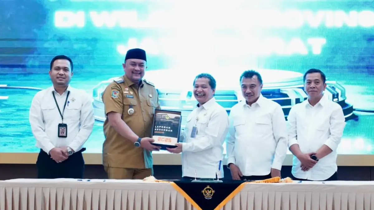 Komitmen Transparansi, Bupati Bogor Serahkan Laporan Anggaran 2025 ke BPK Jabar Komitmen Transparansi, Bupati Bogor Serahkan Laporan Anggaran 2025 ke BPK Jabar