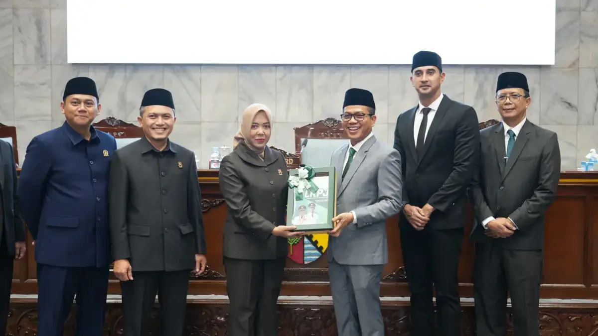 Ekonomi Tumbuh 6,45 Persen, Kang DS Paparkan LKPJ 2025 di DPRD Ekonomi Tumbuh 6,45 Persen, Kang DS Paparkan LKPJ 2025 di DPRD