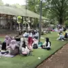 Dok. Wisatawan lokal maupun luar kota saat menikmati libur lebaran 2026 di objek wisata Taman Lalu Lintas, Kot