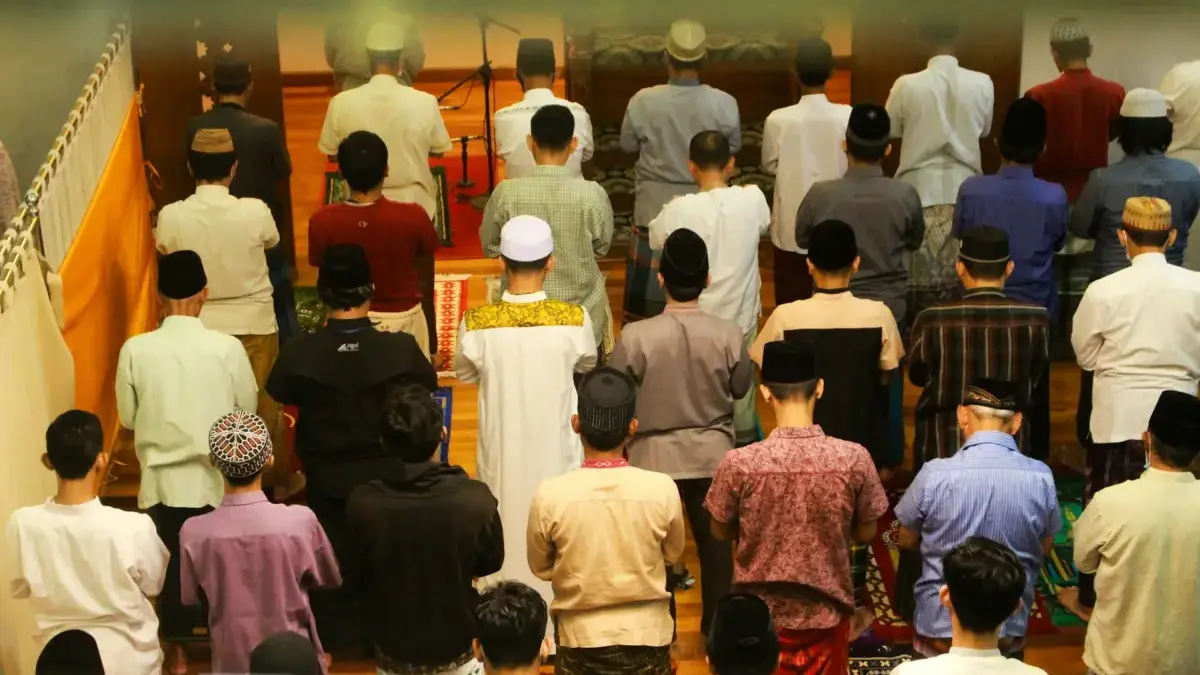 Niat sholat gerhana dan tata caranya