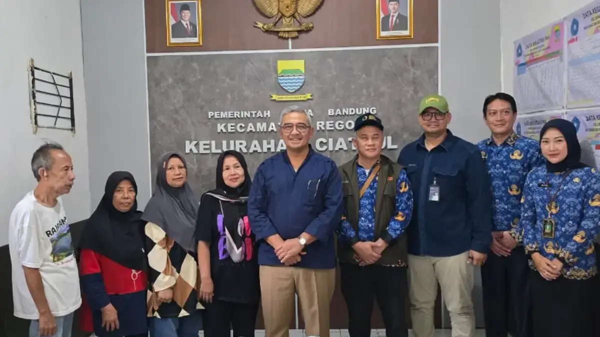 BULOG Bandung Salurkan Bantuan Beras dan Minyak Goreng**