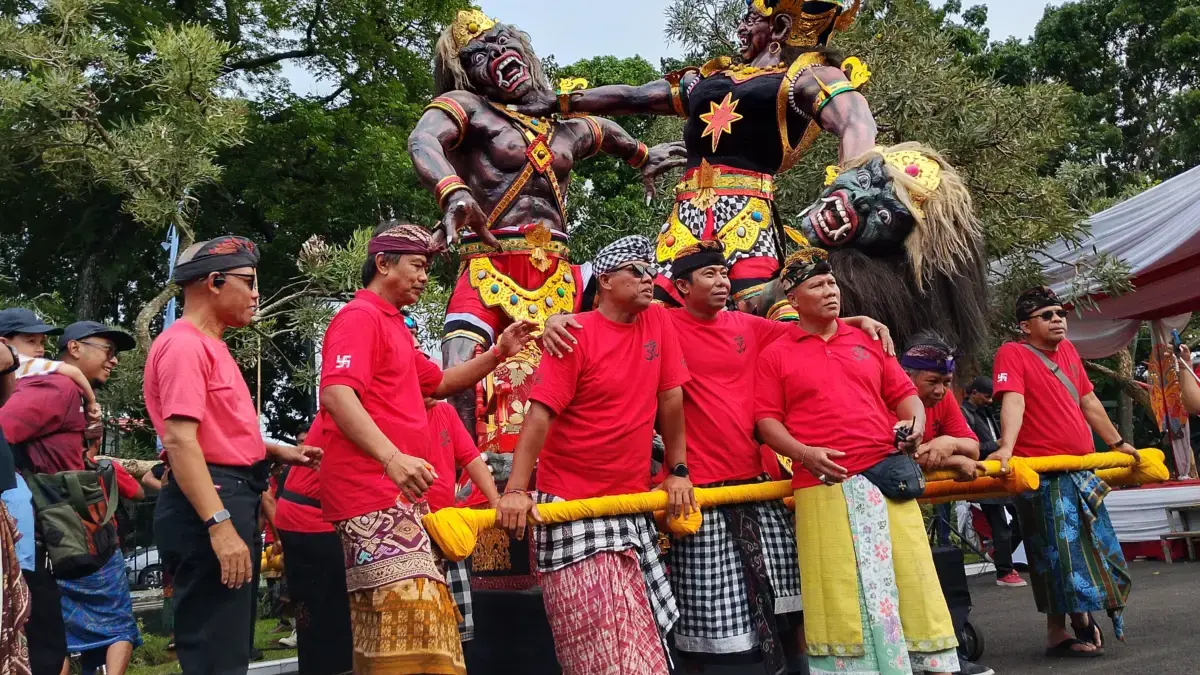 Meriah! Pawai Ogoh-ogoh Nyepi di Cimahi Bikin Perantau Nostalgia Kampung Halaman Pawai Ogoh-Ogoh dalam Perayaan Nyepi di Kota Cimahi (Mong)