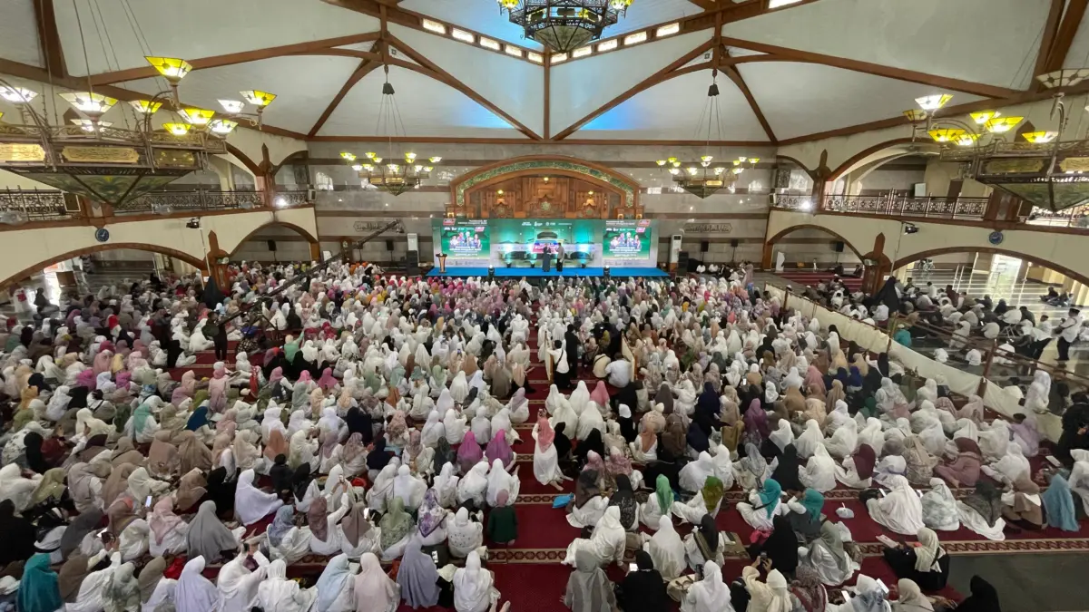 Ribuan Umat Islam Ikuti World Quran Hour di Pusdai Bandung