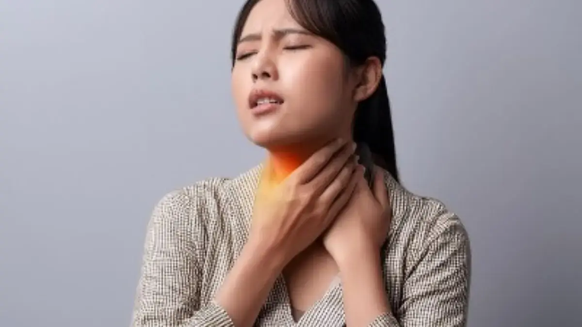 ILUSTRASI sakit tenggorokan yang bisa jadi timbul karena varian covid terbaru \" Cicada\" (frepik)